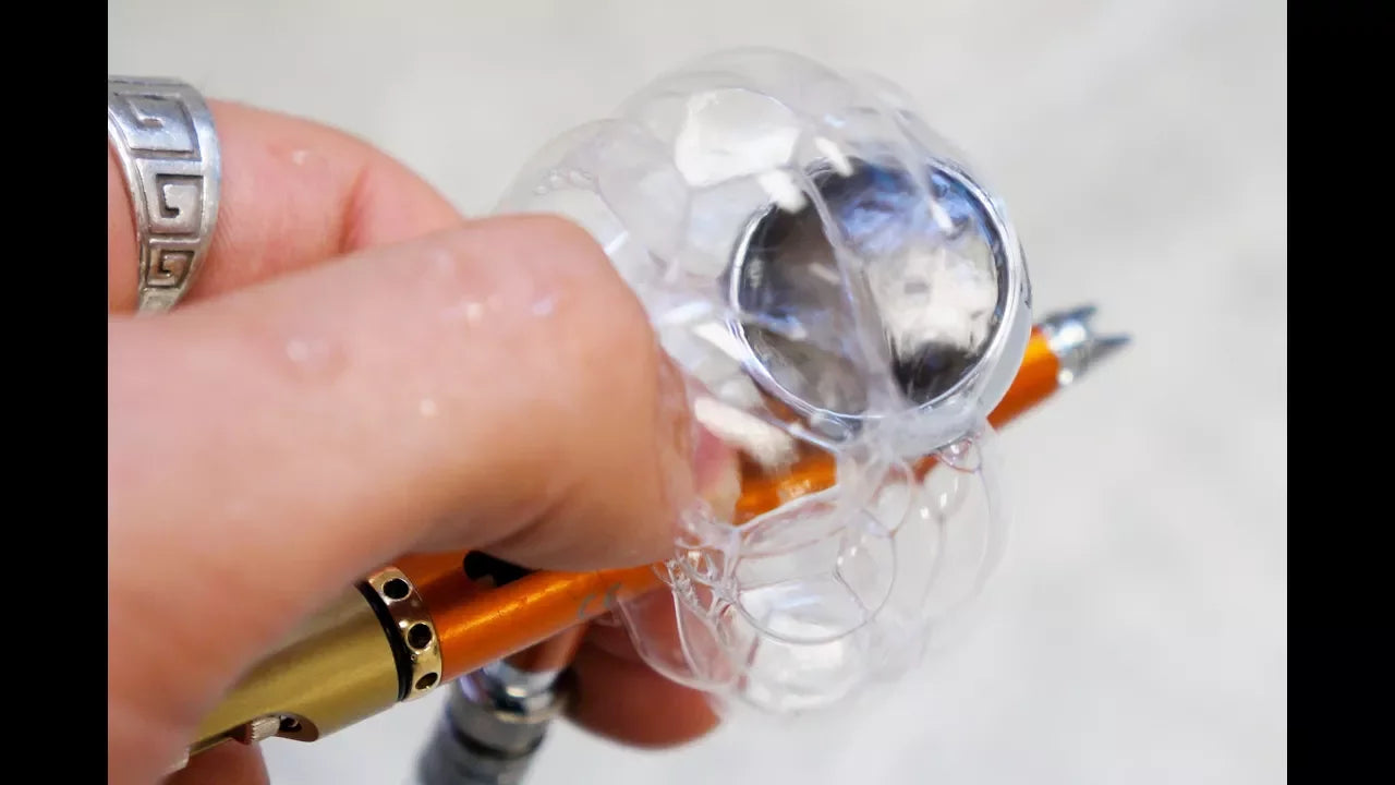 Bubbles-in-airbrush-paint-cup Start Airbrush 